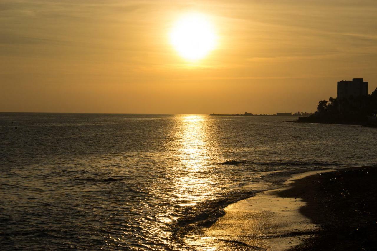 Apartment By The Beach Sitio de Calahonda Екстер'єр фото